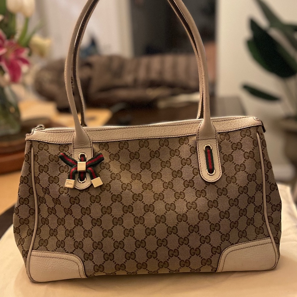 Gucci handbag - Over the shoulder